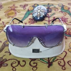 Chloé CL2101 Sunglasses. Rare Find 🦄🦄.